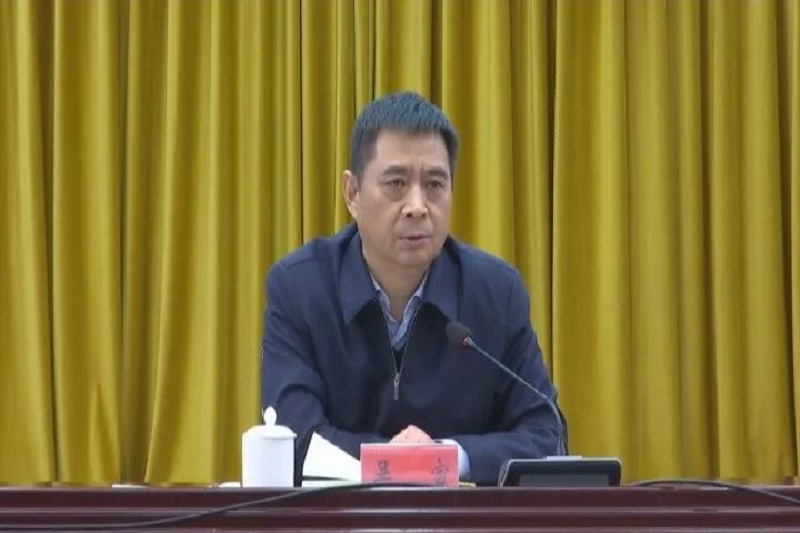 县委书记吴宣出席会议并讲话.