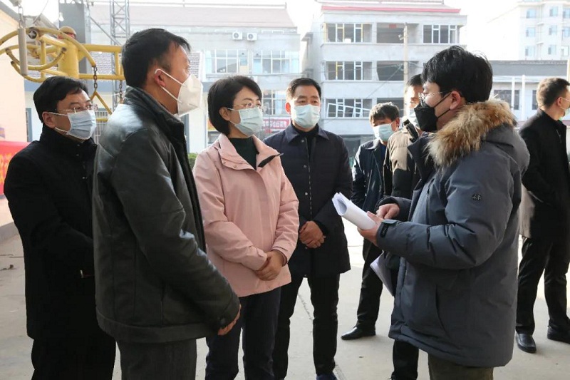 1月2日,县委副书记,县长王润对我县疫情防控工作进行调研,并看望慰问
